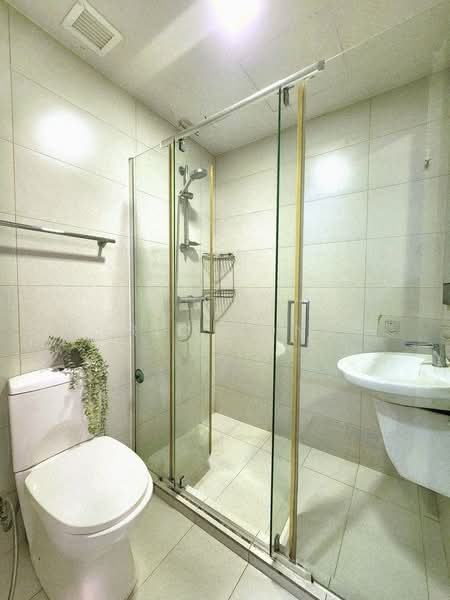 1 Canberra, 7 Canberra Drive, 3 Bedrooms, 1,324 sqft, Executive Condominium For Sale, by Eric Wong, 500196239 - Bathroom - PropertyGuru.com.sg