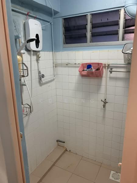 Urgent! Marine Parade MRT Katong 3 Room HDB Parkway Parade i12 iMall East Coast Park, , 3 Bedrooms, 700 sqft, HDB Flat For Sale, by CD Sung, 500196262 - Bathroom - PropertyGuru.com.sg