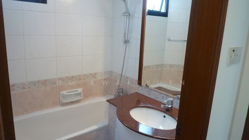 Eastvale, 31 Pasir Ris Drive 3, 3 Bedrooms, 1,959 sqft, Condominium For Sale, by Ho Kwai Yuen, 500196273 - Bathroom - PropertyGuru.com.sg