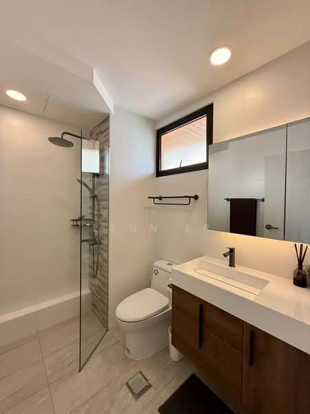 Yong An Park, 325 River Valley Road, 4 Bedrooms, 3,606 sqft, Condominium For Sale, by Lynn Er, 500196276 - Bathroom - PropertyGuru.com.sg