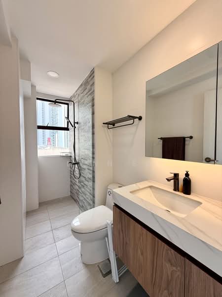 Yong An Park, 325 River Valley Road, 4 Bedrooms, 3,606 sqft, Condominium For Sale, by Lynn Er, 500196276 - Bathroom - PropertyGuru.com.sg