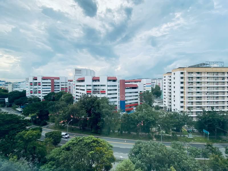 294 Tampines Street 22, 294 Tampines Street 22, Room Rental, 110 sqft, HDB Flat For Rent, by Peter Loh 彼得, 500196280 - Common Room Window View - PropertyGuru.com.sg