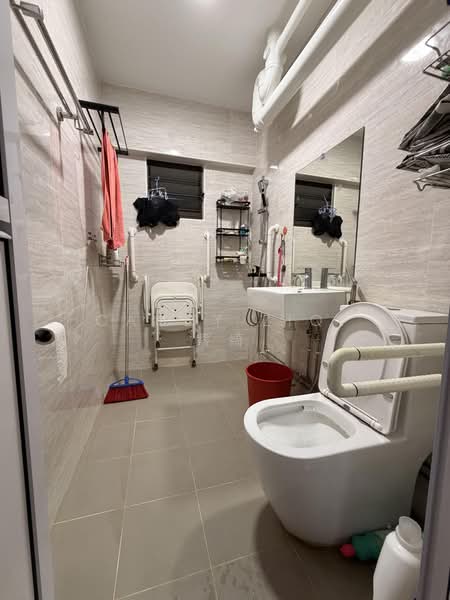 172 Hougang Avenue 1, 172 Hougang Avenue 1, 4 Bedrooms, 1,313 sqft, HDB Flat For Sale, by Candy ZiQi 紫绮, 500196281 - Bathroom - PropertyGuru.com.sg