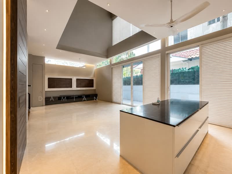 ⭐️WITHIN 1 KM OF RGPS⭐️NEAR TAN KAH KEE MRT STATION⭐️MODERN DESIGN WELL-KEPT 2.5-STY SEMI-D ⭐️, Hillcrest Road Watten Estate Greenwood Greendale Greenmead Greenpark Shelford Park Vale Linden Pandan Naga Sari Vanda Namly Duchess Princess Of Wales King's Queen's Duke's Coronation University Kheam Hock Unggas Seni Bahasa Tudor Tempua Sejarah Hua, 5 Bedrooms, 4,725 sqft, Semi-Detached House For Sale, by Damian Tan 陈係赈, 500196295 - Living Room - PropertyGuru.com.sg