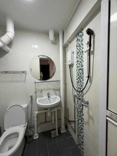 101 Jalan Rajah, 101 Jalan Rajah, 3 Bedrooms, 1,011 sqft, HDB Flat For Rent, by Sean Neoh, 500196316 - Bathroom - PropertyGuru.com.sg