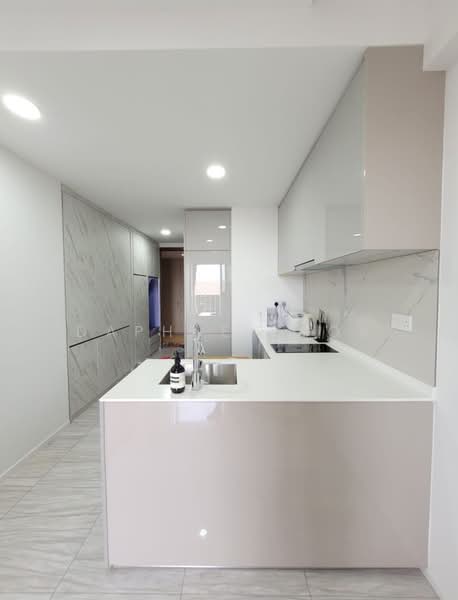 Parc Esta, 906 Sims Avenue, 2 Bedrooms, 635 sqft, Condominium For Rent, by Daphne Phoa, 500196342 - Kitchen - PropertyGuru.com.sg