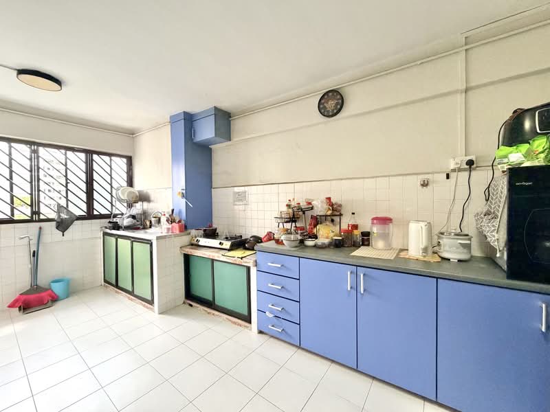 247 Jurong East Street 24, 247 Jurong East Street 24, 2 Bedrooms, 732 sqft, HDB Flat For Sale, by Amalina ., 500196350 - Kitchen - PropertyGuru.com.sg