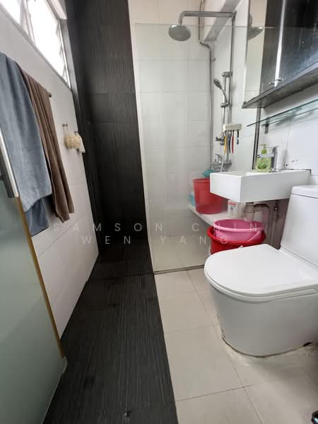208 Bukit Batok Street 21, 208 Bukit Batok Street 21, 3 Bedrooms, 1,119 sqft, HDB Flat For Sale, by Samson Chin Wen Yang, 500196359 - Bathroom - PropertyGuru.com.sg