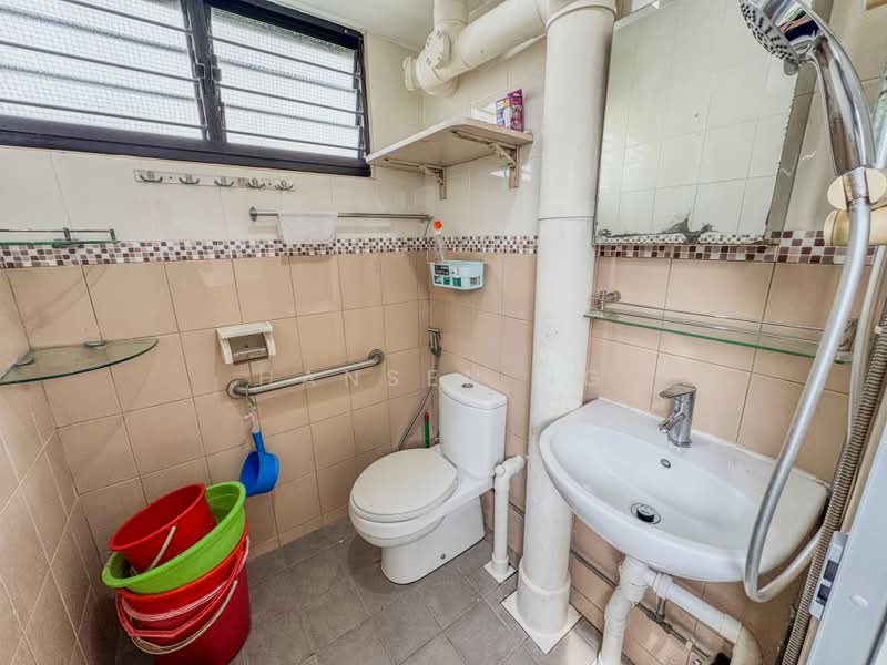 19 Teck Whye Lane, 19 Teck Whye Lane, 3 Bedrooms, 1,001 sqft, HDB Flat For Rent, by Hansen Ng, 500196367 - Common Bathroom - PropertyGuru.com.sg
