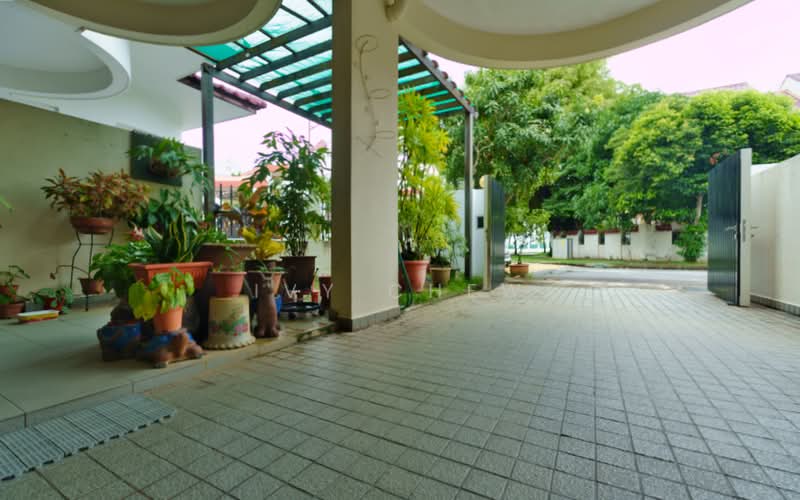 Bedok Ria, Bedok Ria Crescent, 4 Bedrooms, 2,000 sqft, Terraced House For Sale, by Ivy Chew, 500196380 - Car Porch - PropertyGuru.com.sg