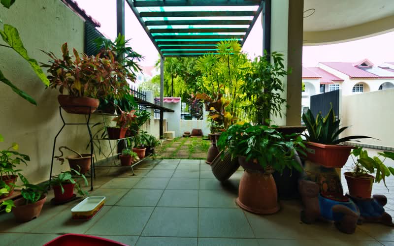 Bedok Ria, Bedok Ria Crescent, 4 Bedrooms, 2,000 sqft, Terraced House For Sale, by Ivy Chew, 500196380 - Garden Porch - PropertyGuru.com.sg