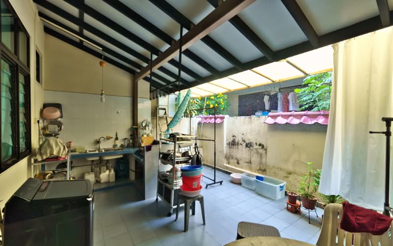 Bedok Ria, Bedok Ria Crescent, 4 Bedrooms, 2,000 sqft, Terraced House For Sale, by Ivy Chew, 500196380 - Wet Kitchen and Yard - PropertyGuru.com.sg