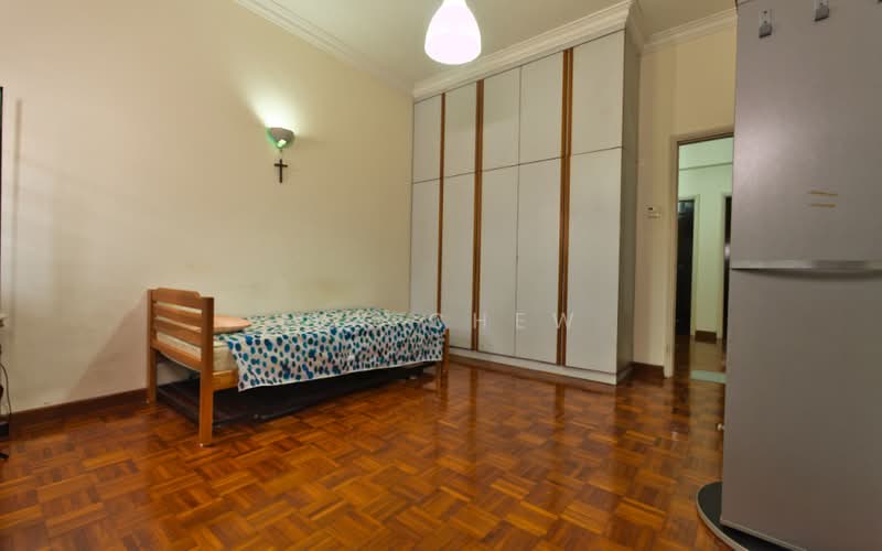 Bedok Ria, Bedok Ria Crescent, 4 Bedrooms, 2,000 sqft, Terraced House For Sale, by Ivy Chew, 500196380 - Master Bedroom - PropertyGuru.com.sg