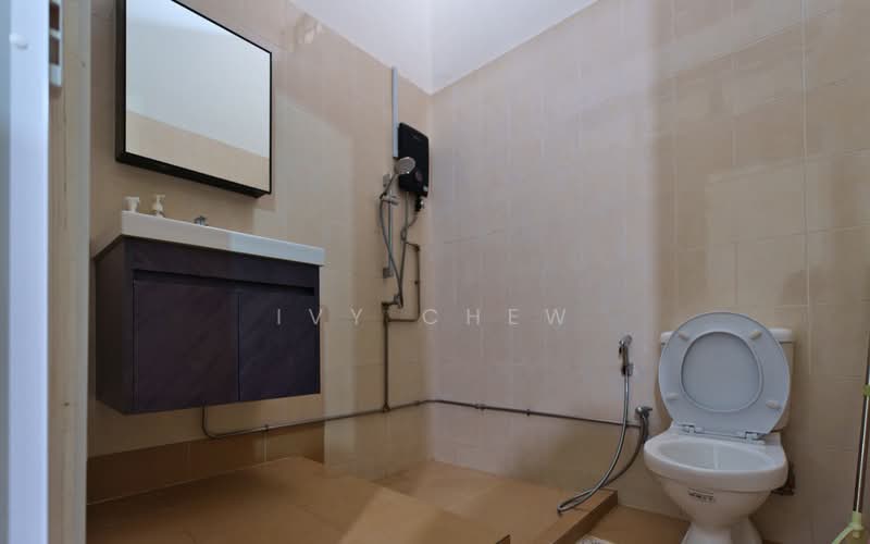 Bedok Ria, Bedok Ria Crescent, 4 Bedrooms, 2,000 sqft, Terraced House For Sale, by Ivy Chew, 500196380 - Bathroom - PropertyGuru.com.sg