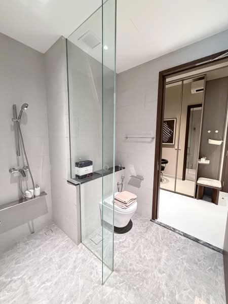 Parksuites, 18 Holland Grove Road, 1 Bedroom, 624 sqft, Condominium For Sale, by Jayson Lin, 500196387 - Bathroom - PropertyGuru.com.sg