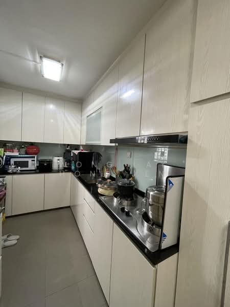 574 Hougang Street 51, 574 Hougang Street 51, 4 Bedrooms, 1,259 sqft, HDB Flat For Sale, by Wong Lay Hong Jen, 500196388 - Kitchen - PropertyGuru.com.sg