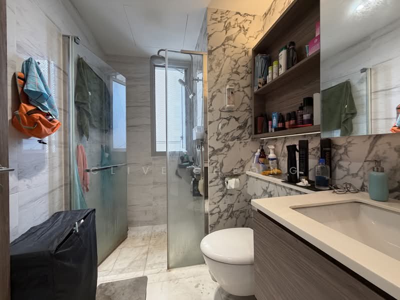Queens Peak, 1 Dundee Road, 3 Bedrooms, 1,001 sqft, Condominium For Sale, by Clive Cheong, 500196390 - Bathroom - PropertyGuru.com.sg