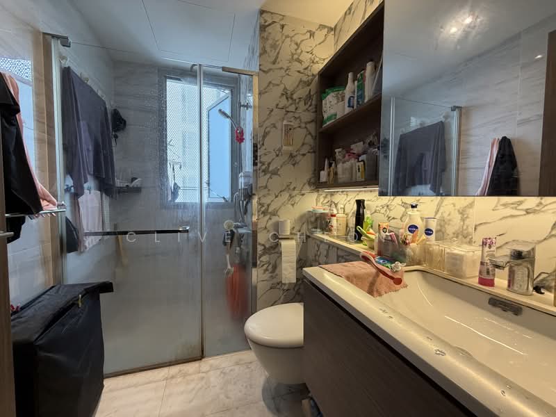 Queens Peak, 1 Dundee Road, 3 Bedrooms, 1,001 sqft, Condominium For Sale, by Clive Cheong, 500196390 - Bathroom - PropertyGuru.com.sg