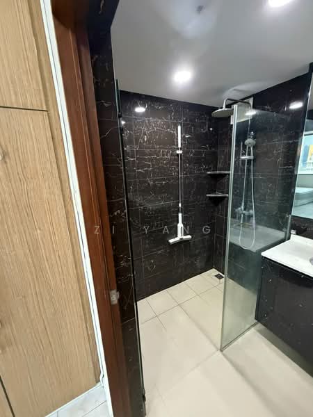 Balestier Plaza, 400 Balestier Road, Room Rental, 230 sqft, Apartment For Rent, by Zi Yang, 500196408 - Bathroom - PropertyGuru.com.sg