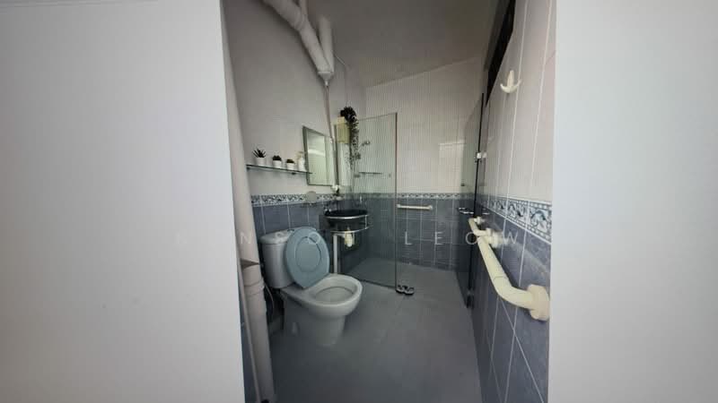 130 Bishan Street 12, 130 Bishan Street 12, 3 Bedrooms, 904 sqft, HDB Flat For Rent, by Benson Leow, 500196409 - Bathroom - PropertyGuru.com.sg