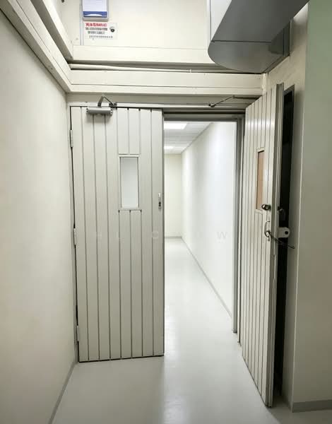 Tong Lee Building, 35 Kallang Pudding Road, 2,799 sqft, Light Industrial (B1) For Rent, by HL Chow, 500196415 - Corridor - CommercialGuru.com.sg