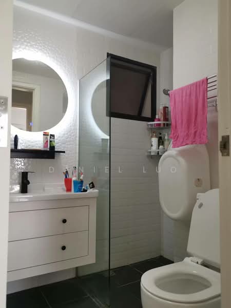 The Mayfair, 1 Jurong East Street 32, 3 Bedrooms, 1,163 sqft, Condominium For Sale, by Daniel Luo, 500196423 - Bathroom - PropertyGuru.com.sg