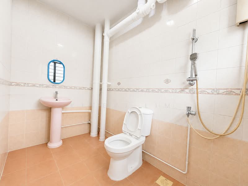 517 Woodlands Drive 14, 517 Woodlands Drive 14, 4 Bedrooms, 1,518 sqft, HDB Flat For Sale, by Kleeve Lim, 500196427 - Bathroom - PropertyGuru.com.sg