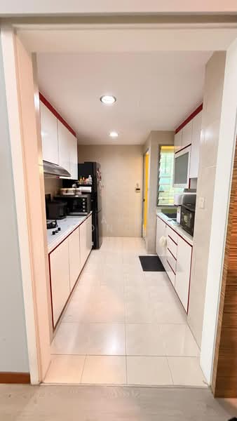Whitewater, 25 Pasir Ris Street 72, 3 Bedrooms, 1,141 sqft, Executive Condominium For Sale, by Sharon Leong Suit LAN, 500196430 - Kitchen - PropertyGuru.com.sg