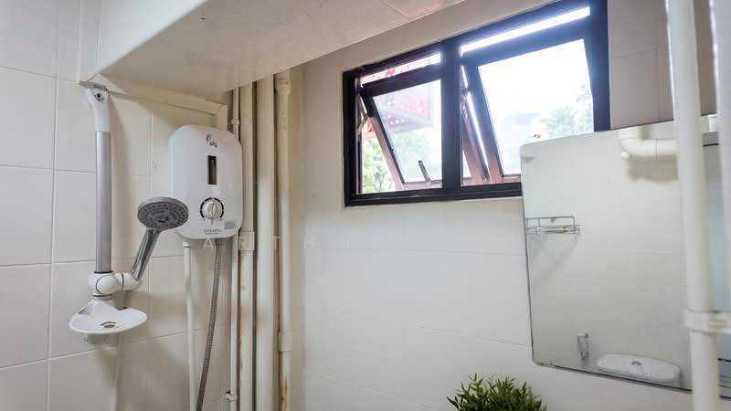 8 Selegie Road, 8 Selegie Road, 6 Bedrooms, 1,205 sqft, HDB Flat For Sale, by Arthur Lim, 500196433 - Bathroom - PropertyGuru.com.sg