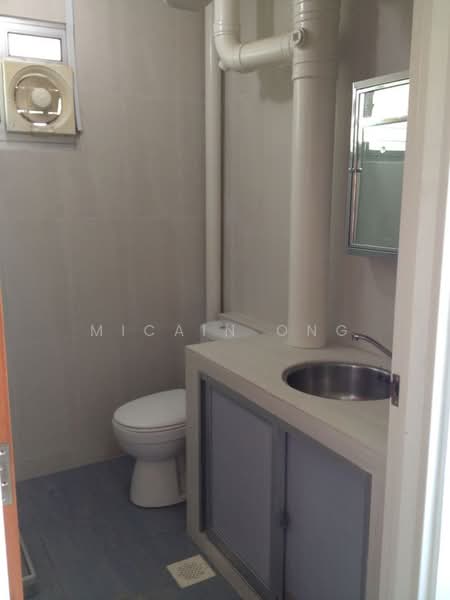 408 Tampines Street 41, 408 Tampines Street 41, 2 Bedrooms, 650 sqft, HDB Flat For Rent, by Micain Ong, 500196450 - Bathroom - PropertyGuru.com.sg