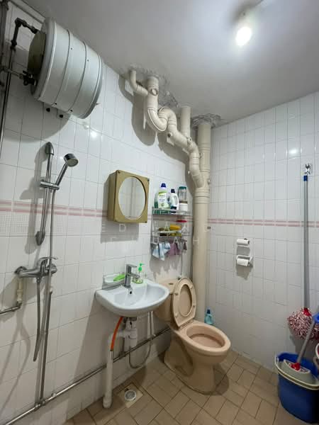 217 Choa Chu Kang Central, 217 Choa Chu Kang Central, 3 Bedrooms, 1,130 sqft, HDB Flat For Rent, by Edward Chuah, 500196451 - Bathroom - PropertyGuru.com.sg