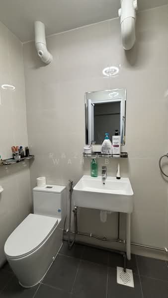 483 Pasir Ris Drive 4, 483 Pasir Ris Drive 4, 3 Bedrooms, 1,108 sqft, HDB Flat For Sale, by Raziah Wahab, 500196463 - Master Bathroom - PropertyGuru.com.sg