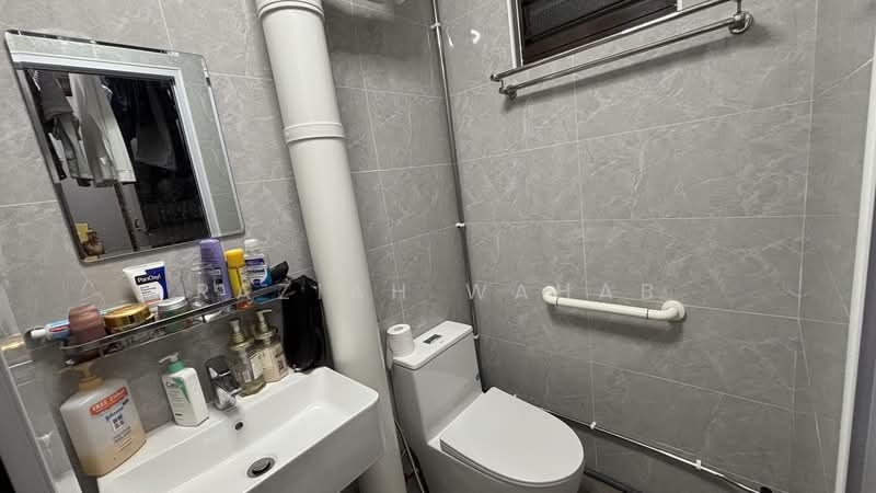 483 Pasir Ris Drive 4, 483 Pasir Ris Drive 4, 3 Bedrooms, 1,108 sqft, HDB Flat For Sale, by Raziah Wahab, 500196463 - Common Bathroom - PropertyGuru.com.sg