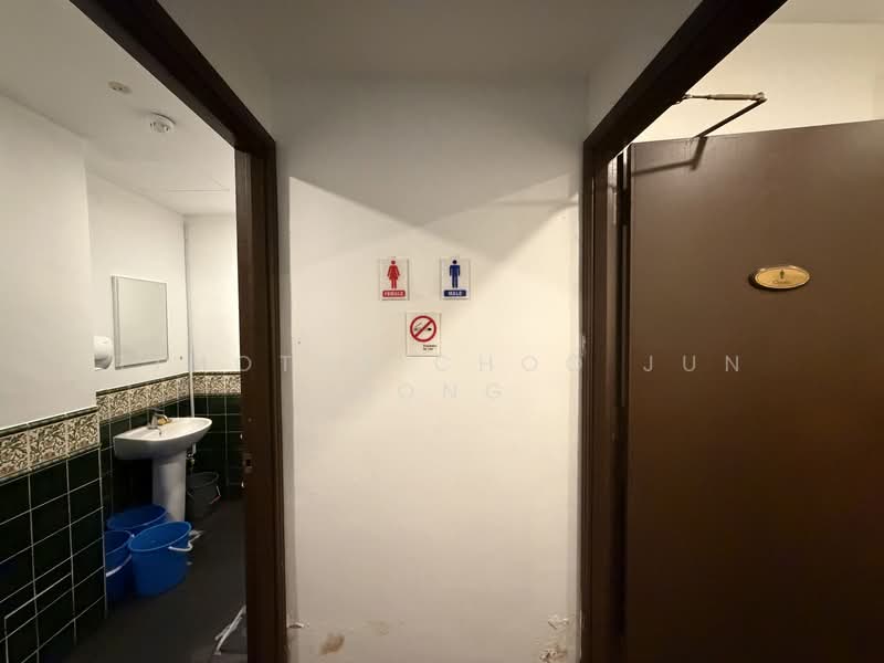36 Temple Street, 36 Temple Street, 2,248 sqft, Shop / Shophouse For Rent, by Timothy Choo Jun Hong, 500196487 - Bathroom - CommercialGuru.com.sg