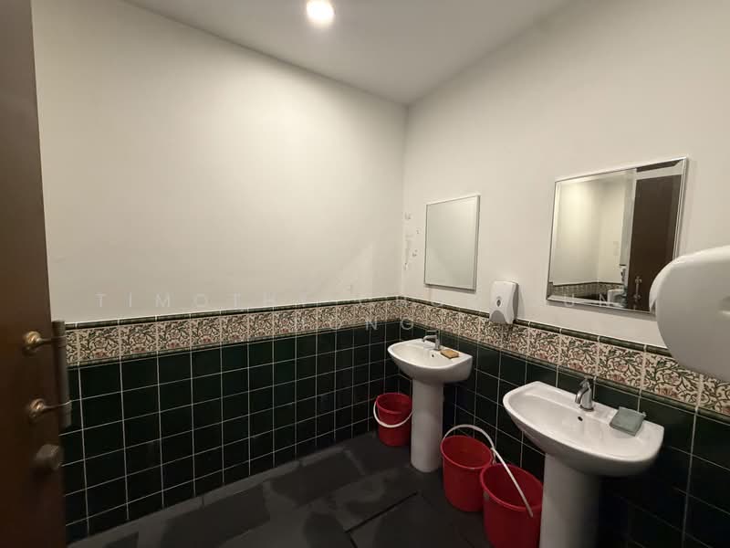 36 Temple Street, 36 Temple Street, 2,248 sqft, Shop / Shophouse For Rent, by Timothy Choo Jun Hong, 500196487 - Bathroom - CommercialGuru.com.sg