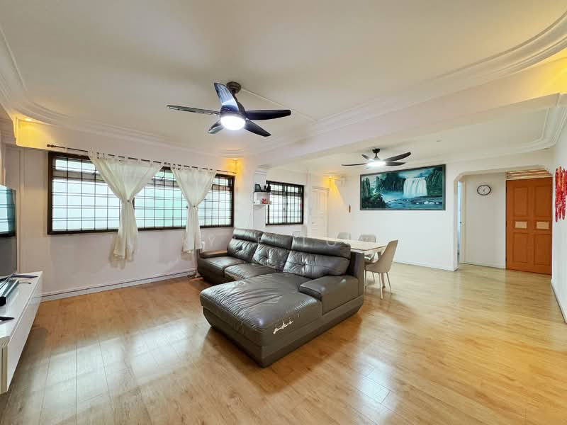 739 Jurong West Street 73, 739 Jurong West Street 73, 3 Bedrooms, 1,141 sqft, HDB Flat For Sale, by Kyle Low, 500196496 - Living Room - PropertyGuru.com.sg
