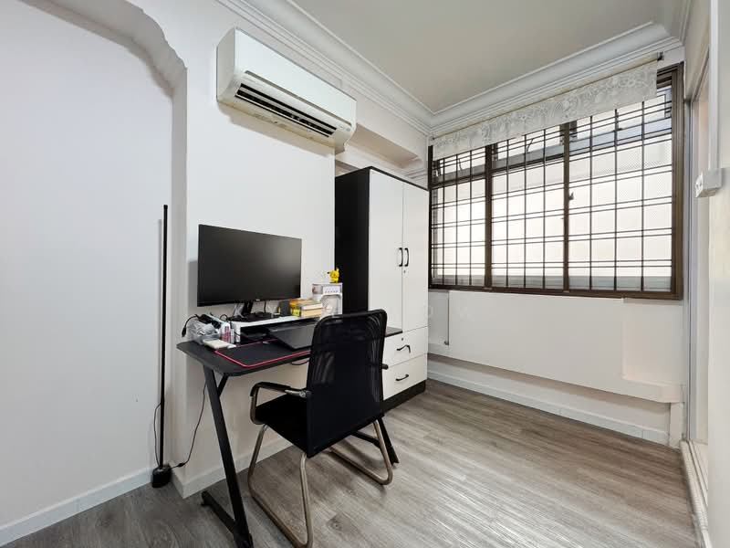739 Jurong West Street 73, 739 Jurong West Street 73, 3 Bedrooms, 1,141 sqft, HDB Flat For Sale, by Kyle Low, 500196496 - Study - PropertyGuru.com.sg