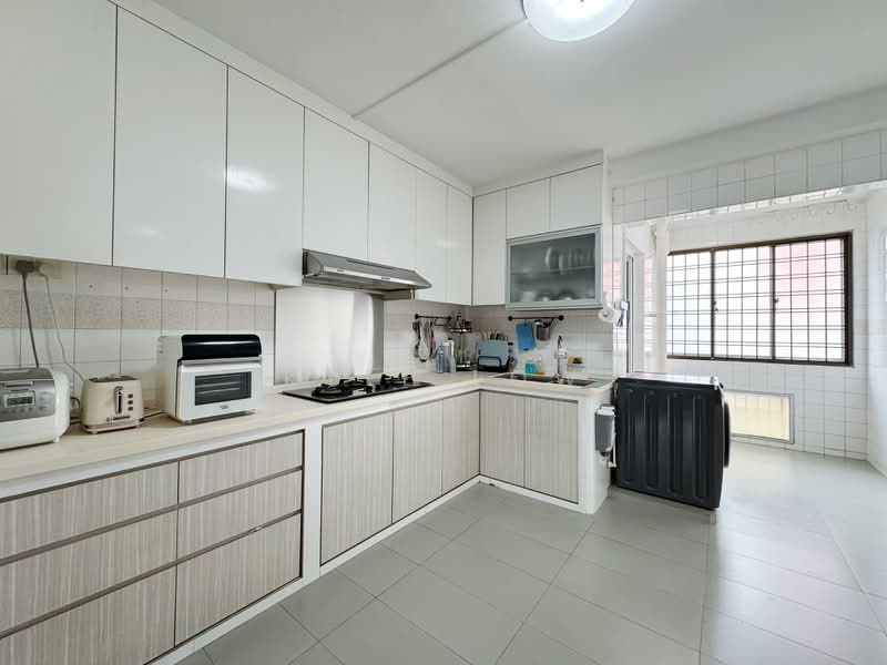 739 Jurong West Street 73, 739 Jurong West Street 73, 3 Bedrooms, 1,141 sqft, HDB Flat For Sale, by Kyle Low, 500196496 - Kitchen - PropertyGuru.com.sg