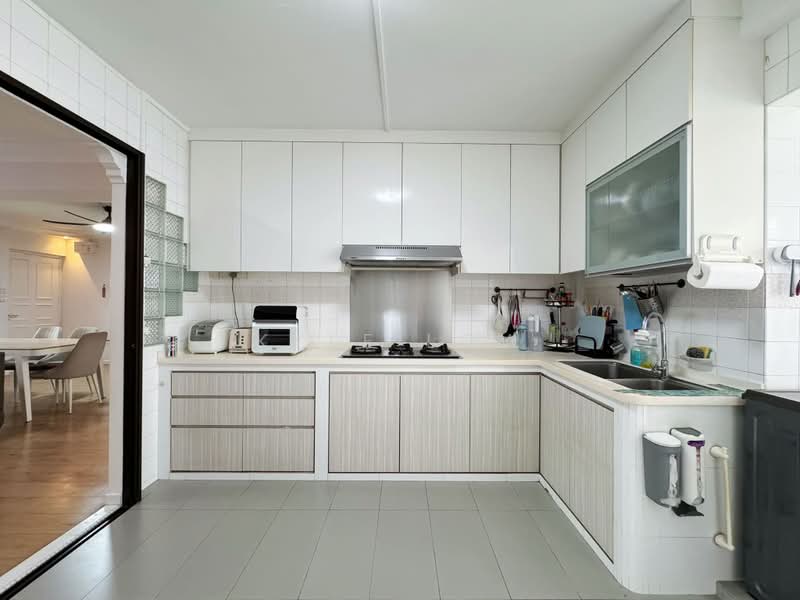 739 Jurong West Street 73, 739 Jurong West Street 73, 3 Bedrooms, 1,141 sqft, HDB Flat For Sale, by Kyle Low, 500196496 - Kitchen - PropertyGuru.com.sg