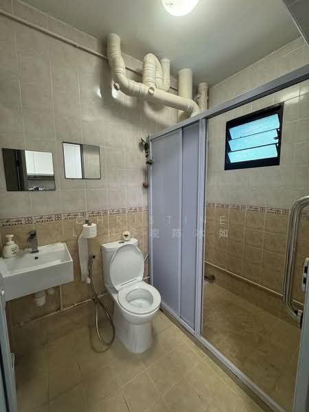 669C Jurong West Street 64, 669C Jurong West Street 64, 4 Bedrooms, 1,399 sqft, HDB Flat For Sale, by Christine Leng凌陈冰如, 500196501 - Bathroom - PropertyGuru.com.sg