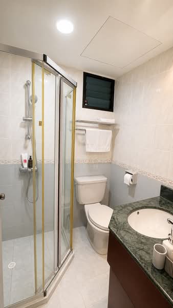 Simsville, 10 Geylang East Avenue 2, 3 Bedrooms, 1,249 sqft, Condominium For Sale, by Yi Ming Loh, 500196504 - Bathroom - PropertyGuru.com.sg