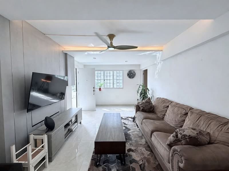 71 Bedok South Road, 71 Bedok South Road, 3 Bedrooms, 990 sqft, HDB Flat For Sale, by Arthur Loo, 500196507 - Living Room - PropertyGuru.com.sg