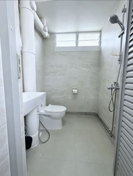 71 Bedok South Road, 71 Bedok South Road, 3 Bedrooms, 990 sqft, HDB Flat For Sale, by Arthur Loo, 500196507 - Bathroom - PropertyGuru.com.sg