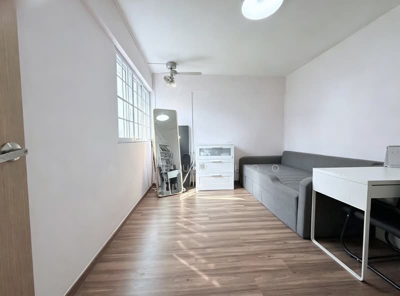 71 Bedok South Road, 71 Bedok South Road, 3 Bedrooms, 990 sqft, HDB Flat For Sale, by Arthur Loo, 500196507 - Living Room - PropertyGuru.com.sg