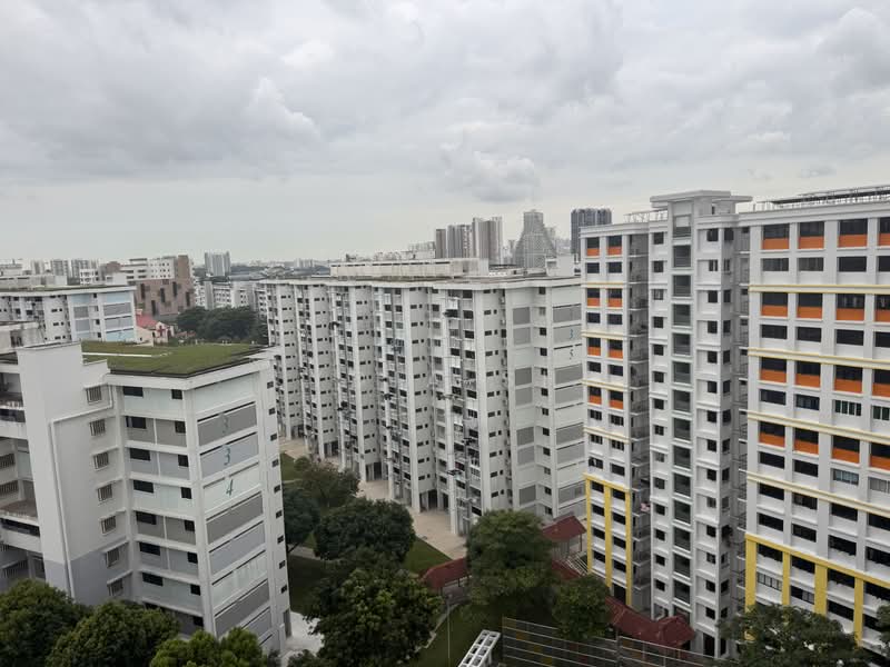 351 Ang Mo Kio Street 32, 351 Ang Mo Kio Street 32, 3 Bedrooms, 1,184 sqft, HDB Flat For Sale, by Lydia Shi, 500196515 - Exterior - PropertyGuru.com.sg