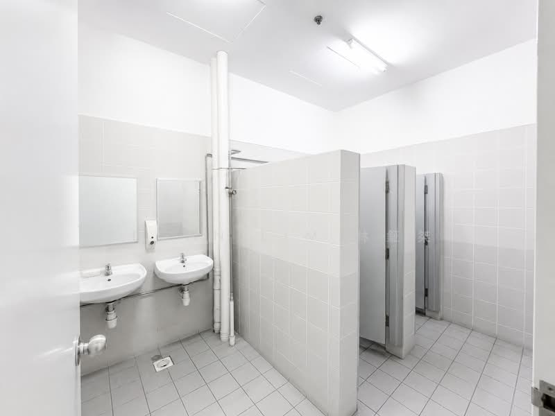 Paya Ubi Industrial Park, 51 Ubi Avenue 1, 7,211 sqft, Light Industrial (B1) For Rent, by Regan Lim 林鉦桀, 500196518 - Bathroom - CommercialGuru.com.sg
