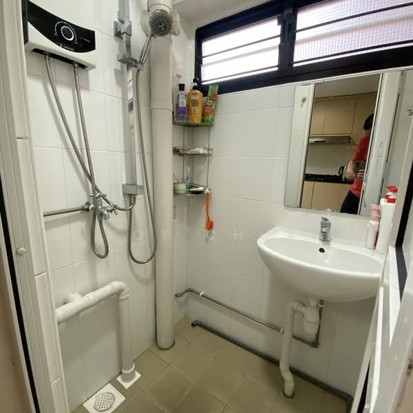 42 Holland Drive, 42 Holland Drive, 2 Bedrooms, 635 sqft, HDB Flat For Sale, by Roy Chua, 500196523 - Bathroom - PropertyGuru.com.sg