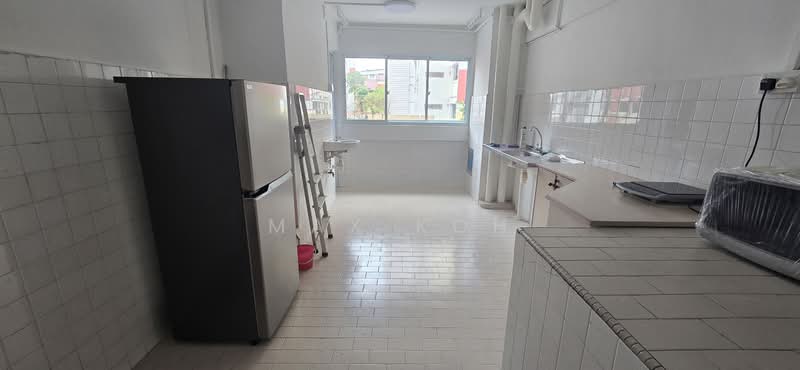 323 Bukit Batok Street 33, 323 Bukit Batok Street 33, 2 Bedrooms, 688 sqft, HDB Flat For Rent, by Max Koh, 500196526 - Kitchen - PropertyGuru.com.sg