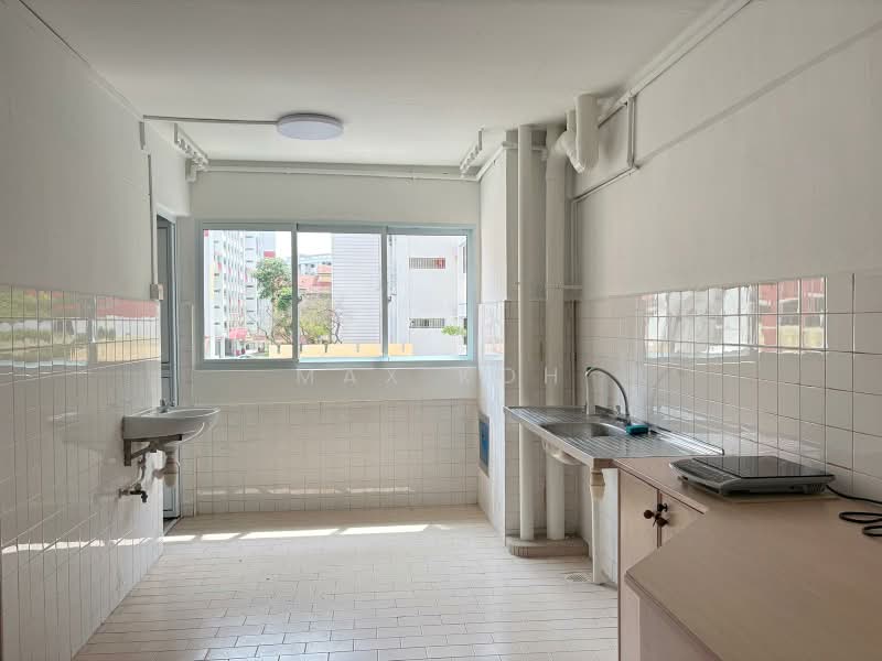 323 Bukit Batok Street 33 - second storey shophouse, 323 Bukit Batok Street 33, 688 sqft, Shop / Shophouse For Rent, by Max Koh, 500196527 - Kitchen - CommercialGuru.com.sg