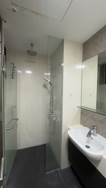 The Centren, 1 Lorong 27 Geylang, Room Rental, 220 sqft, Apartment For Rent, by Darren Chin, 500196528 - Bathroom 2 - PropertyGuru.com.sg